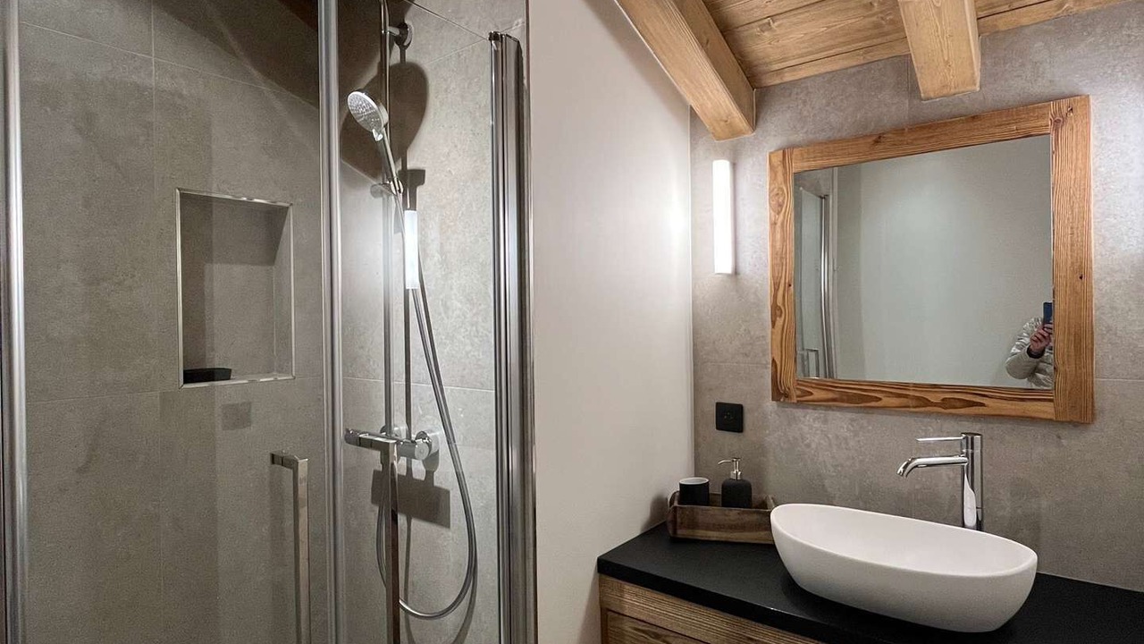 Photo of Bathroom in Nancroit