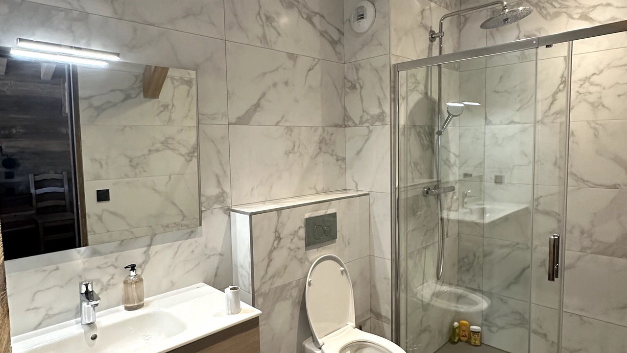 Photo of Bathroom in Eclose-Est