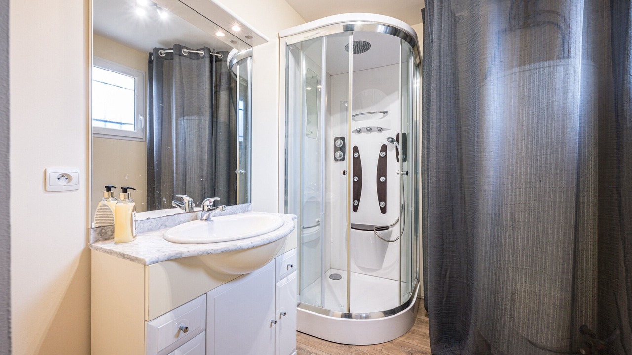 Photo of Bathroom in Saint-Jean-de-Maurienne