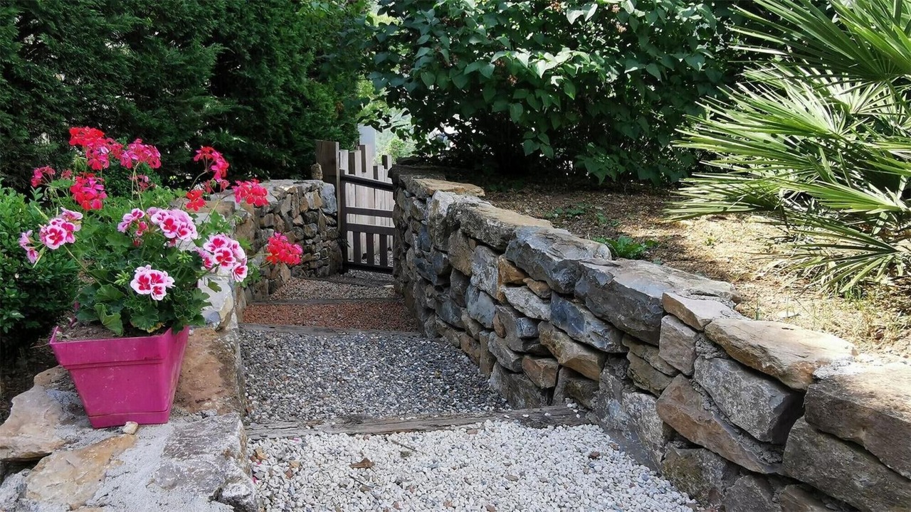 Photo of Outdoor in Mostuejouls