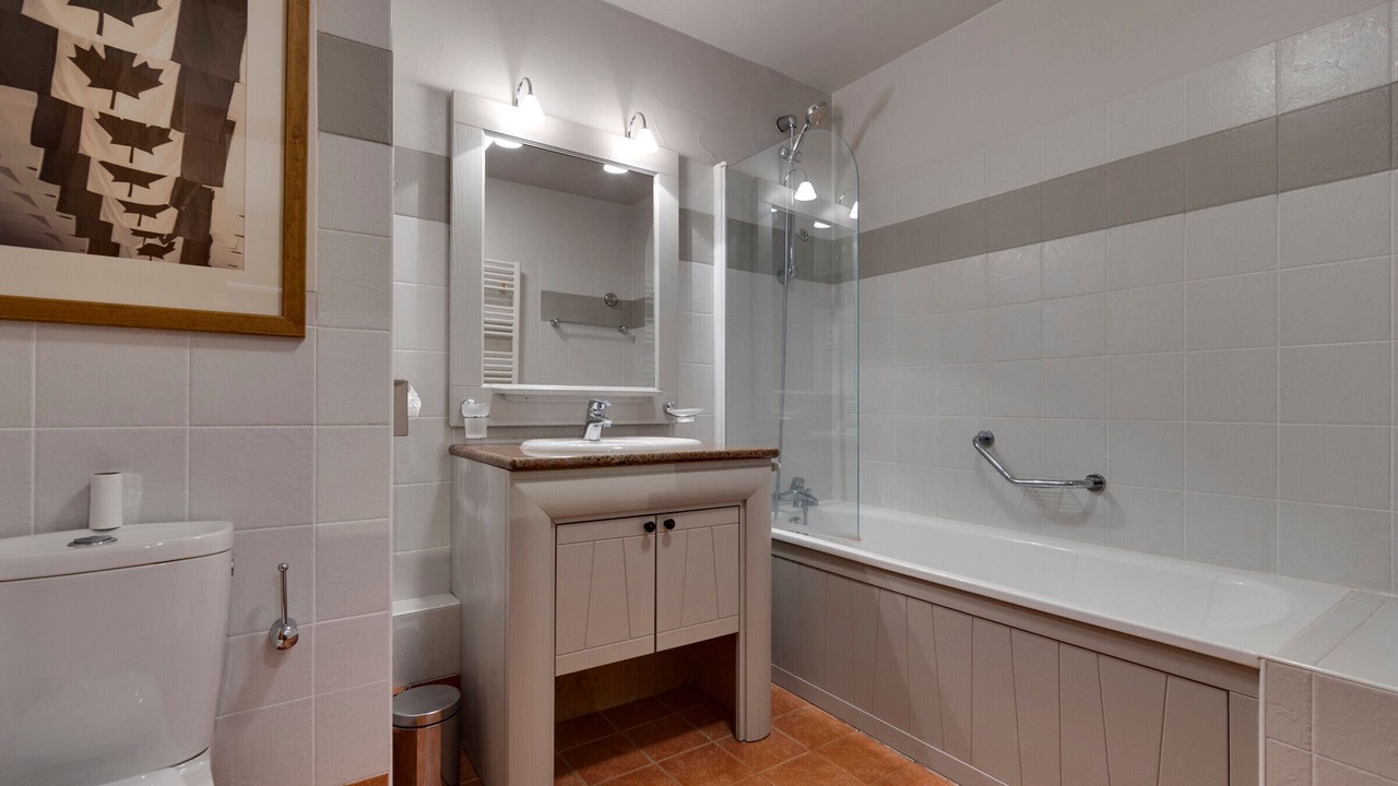 Photo of Bathroom in Arc-1950
