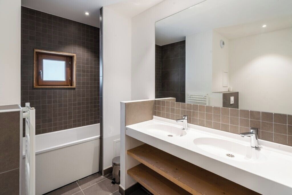 Photo of Bathroom in Auris
