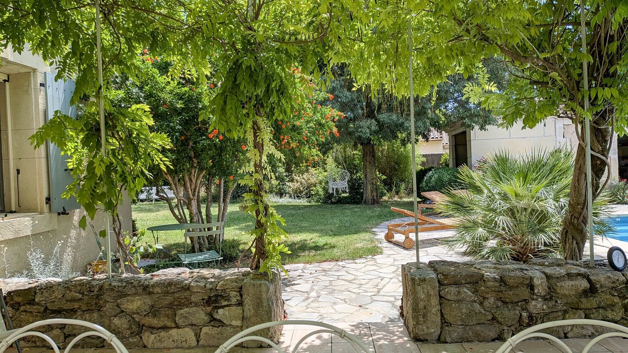 Photo of Patio Balcony in Grillon