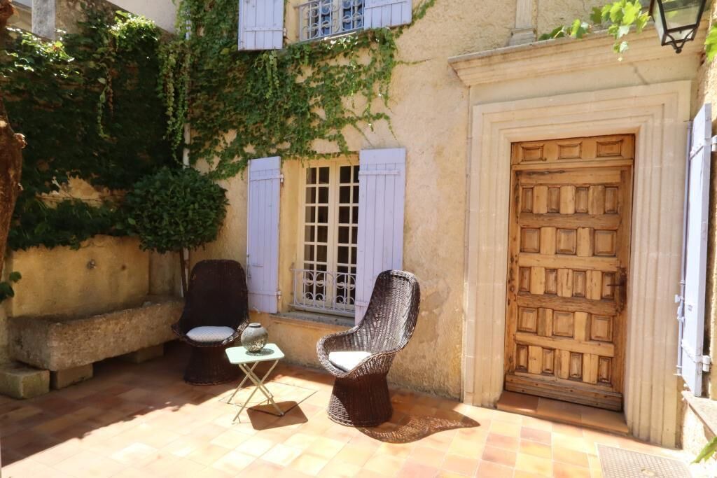 Photo of Patio Balcony in Sainte-Cecile-les-Vignes