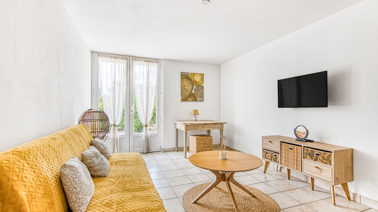 Photo of Livingroom in Begadan