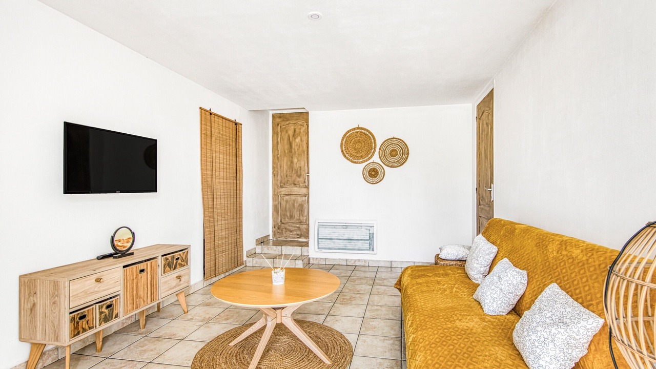Photo of Livingroom in Begadan