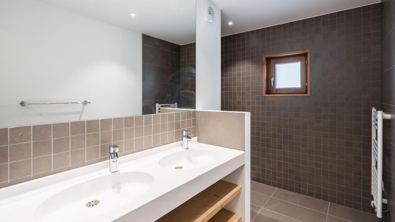 Photo of Bathroom in Auris