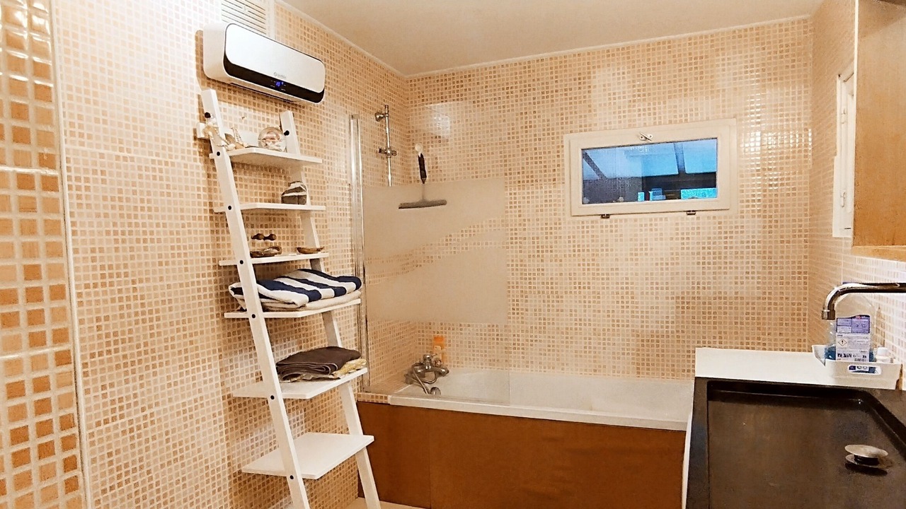 Photo of Bathroom in Bas-Vernet