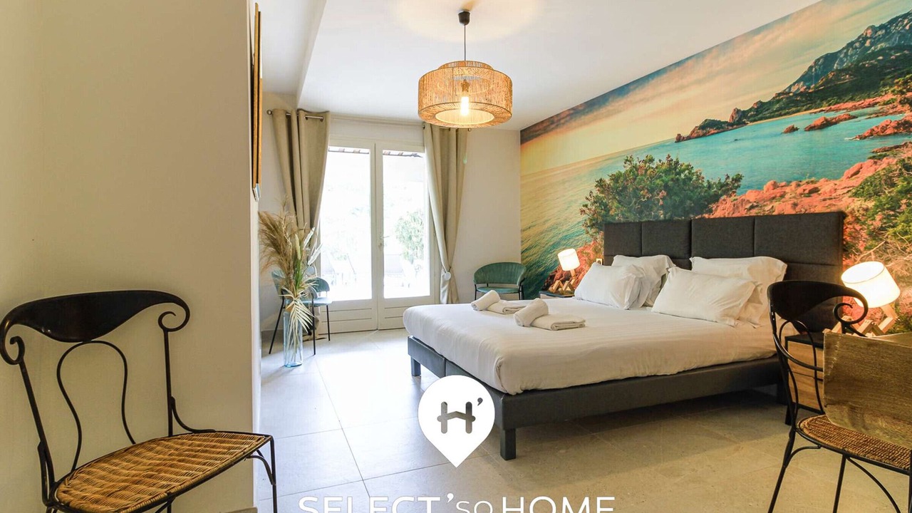 Photo of Bedroom in Le Lavandou