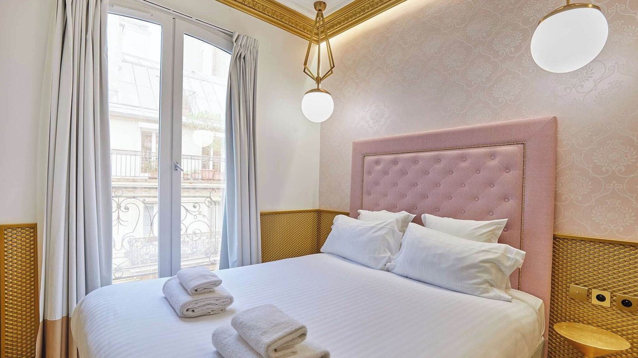 Photo of Bedroom in 8th Arrondissement