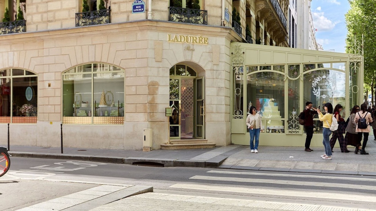 Photo of Others in Champs-Elysees
