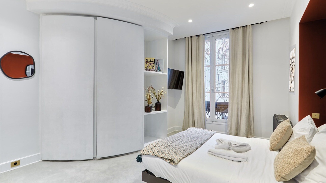 Photo of Bedroom in 2nd Arrondissement