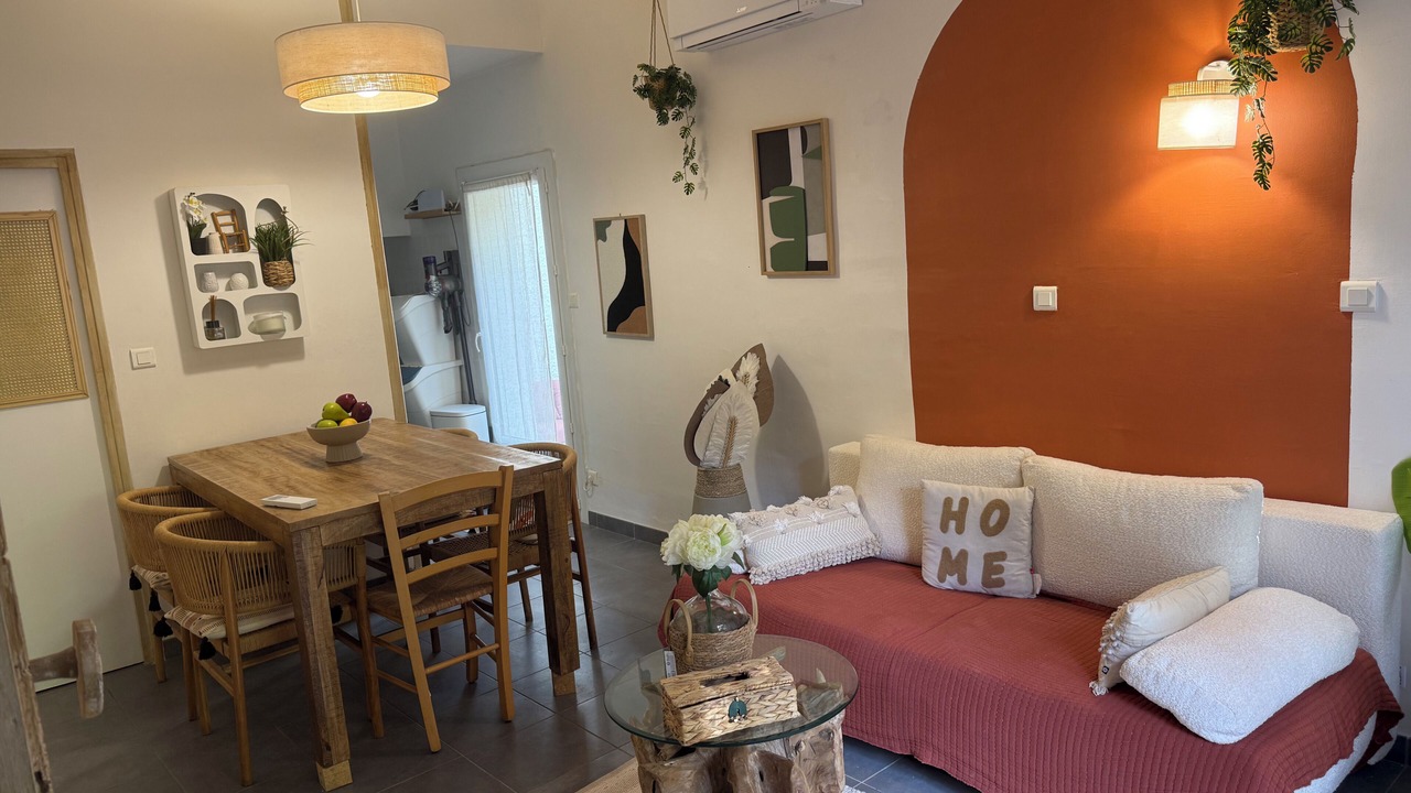 Photo of Livingroom in Saint-Etienne-Vallee-Francaise