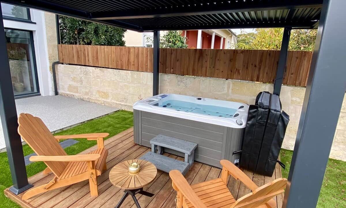 Photo of Patio Balcony in Saint-Andre-de-Cubzac