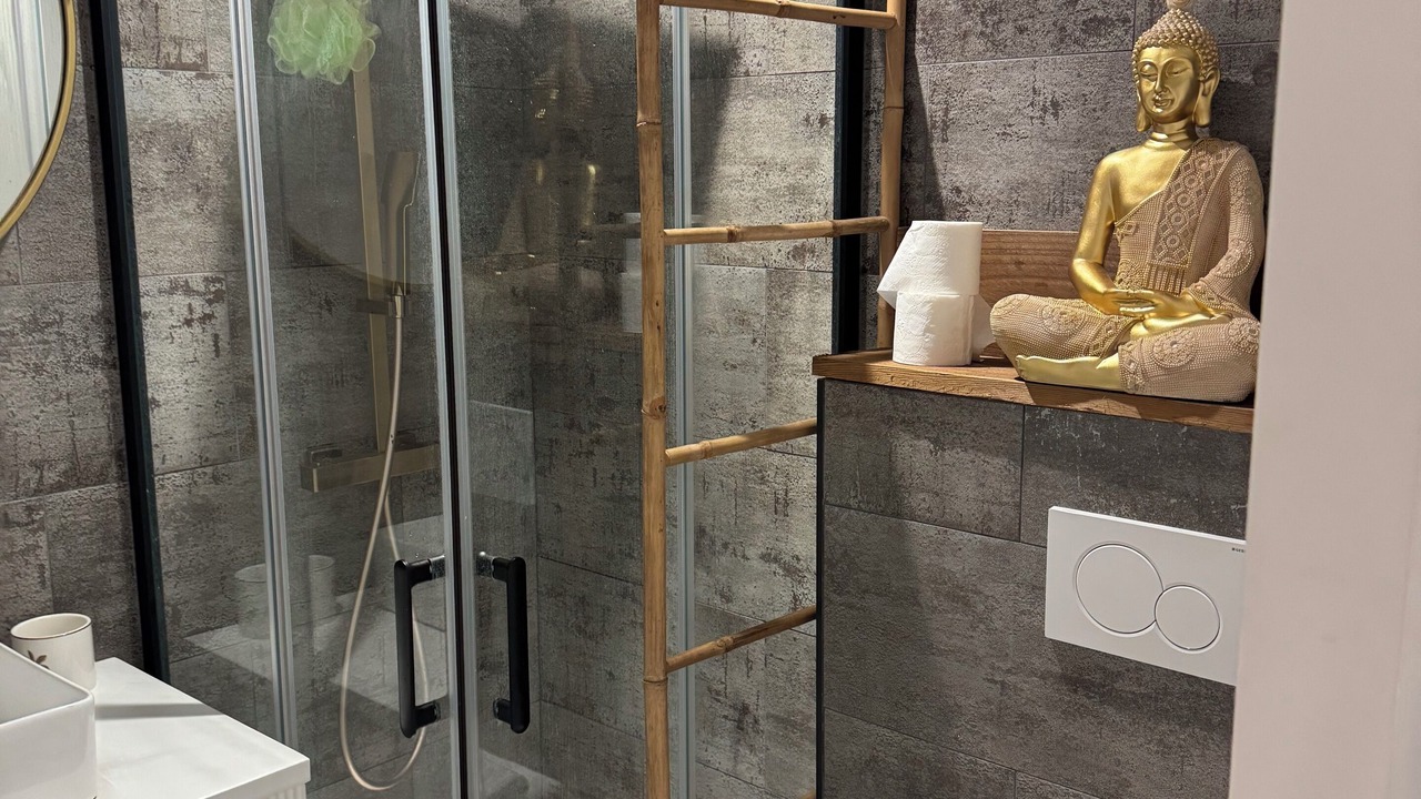 Photo of Bathroom in Ambares-et-Lagrave