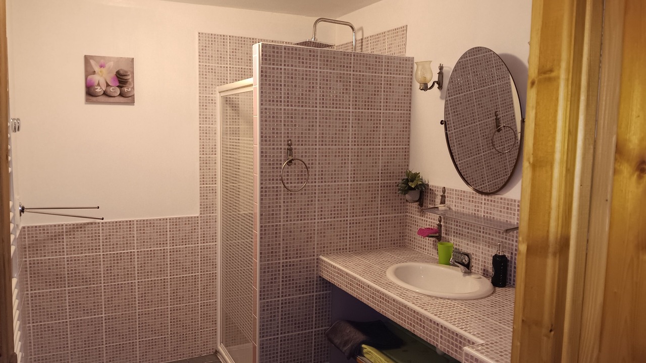 Photo of Bathroom in Saint-Beauzely