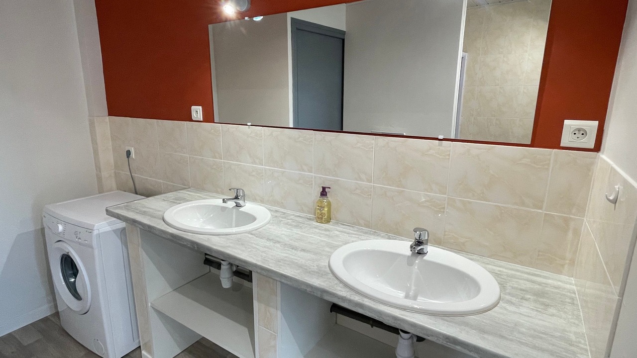 Photo of Bathroom in Saint-Sauveur-de-Ginestoux