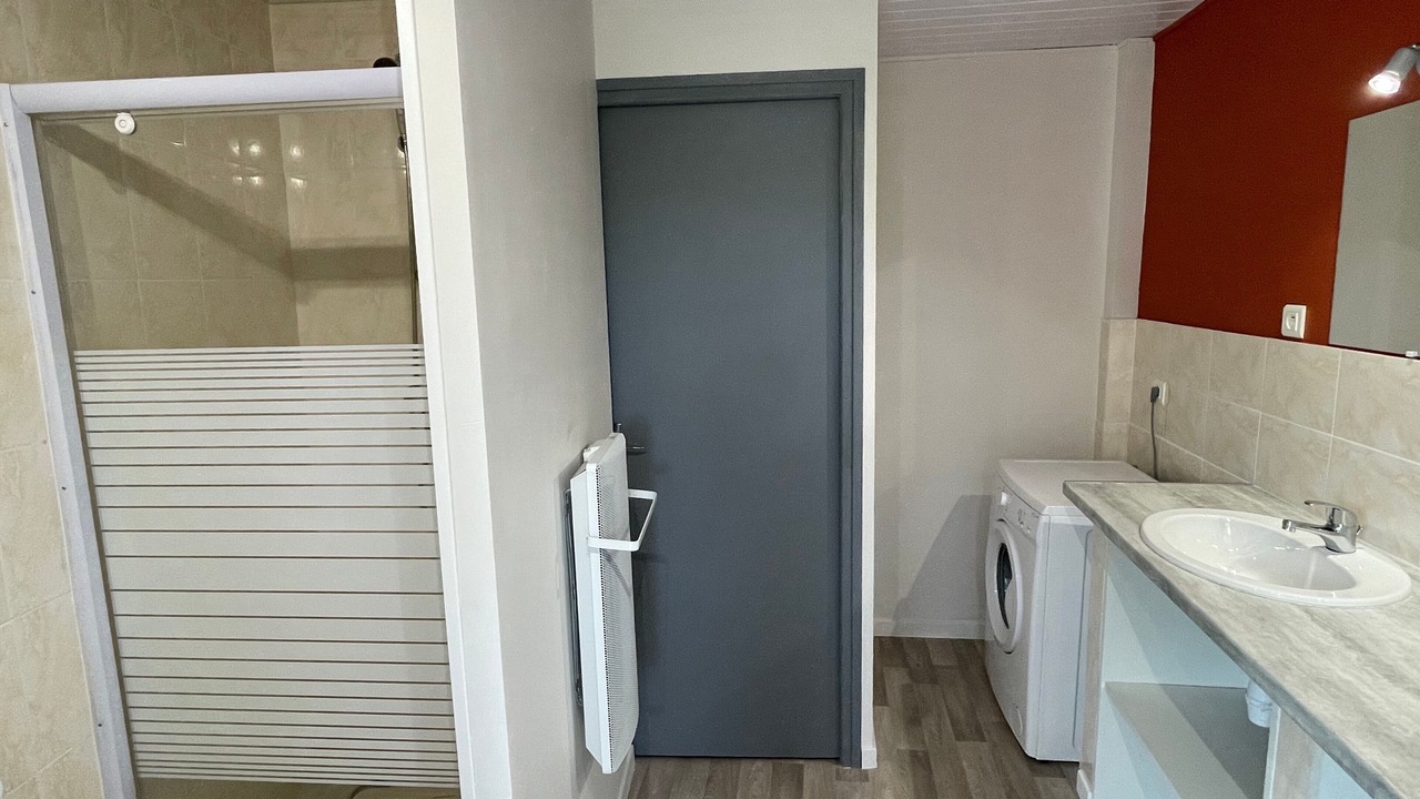Photo of Bathroom in Saint-Sauveur-de-Ginestoux