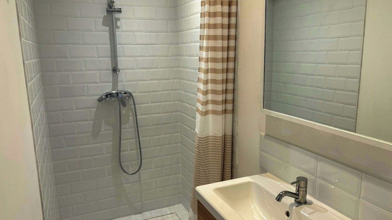 Photo of Bathroom in Rustrel