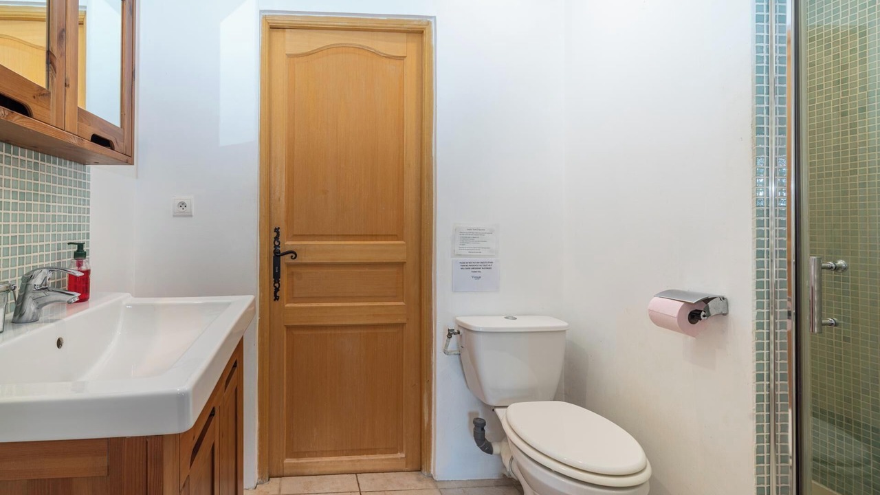 Photo of Bathroom in Castelnau-de-Montmiral