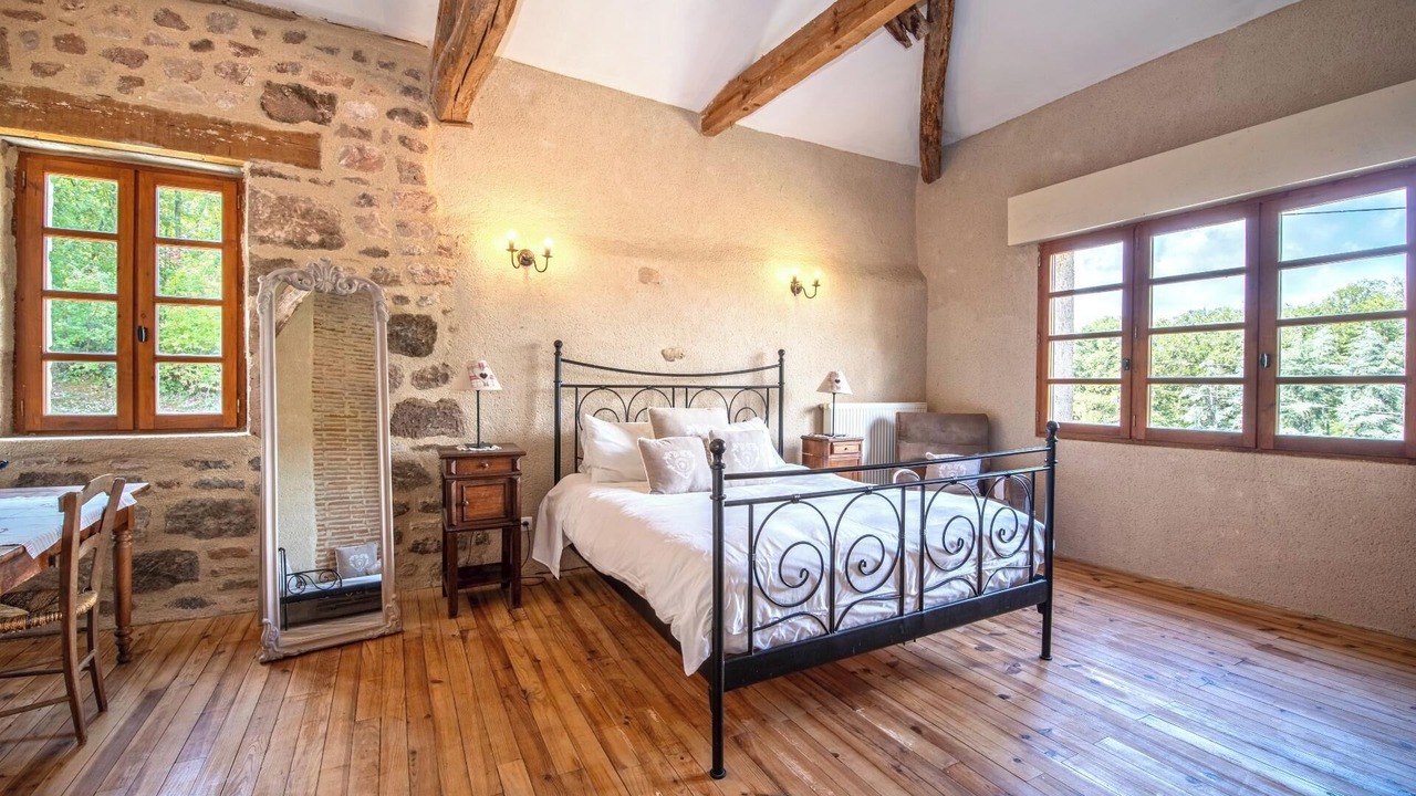 Photo of Bedroom in Castelnau-de-Montmiral