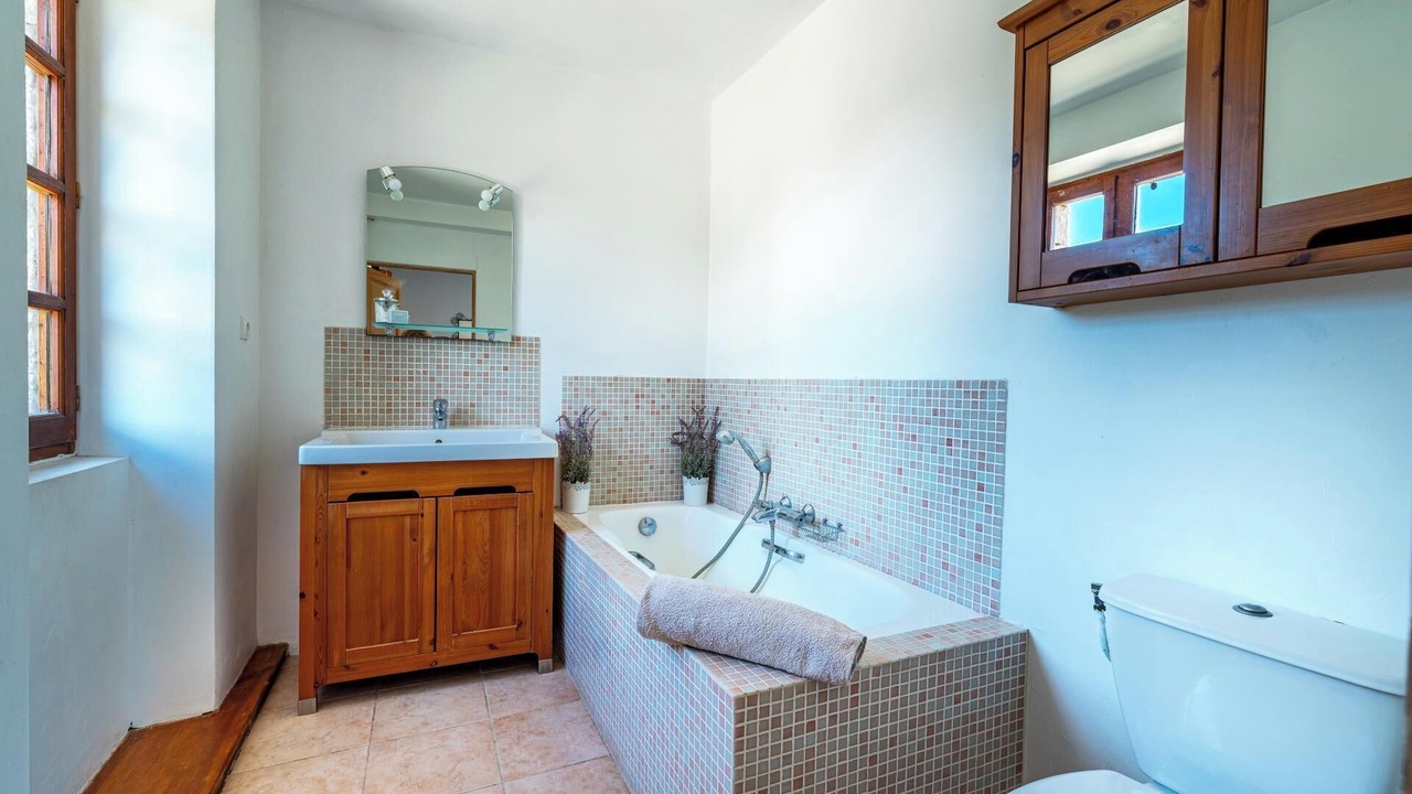 Photo of Bathroom in Castelnau-de-Montmiral
