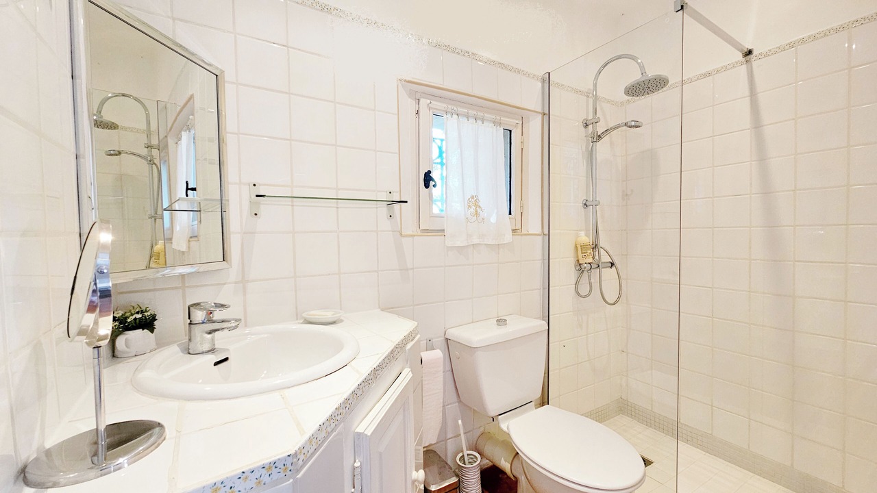 Photo of Bathroom in Montferrat