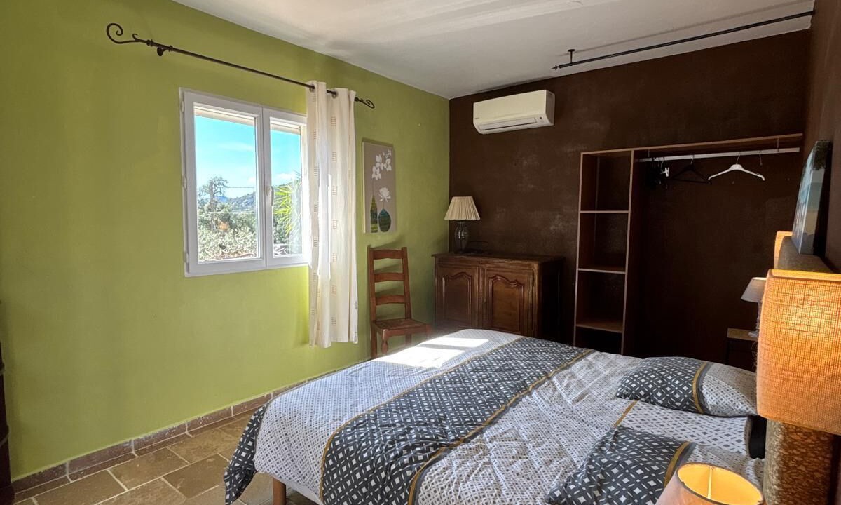Photo of Bedroom in Preconil