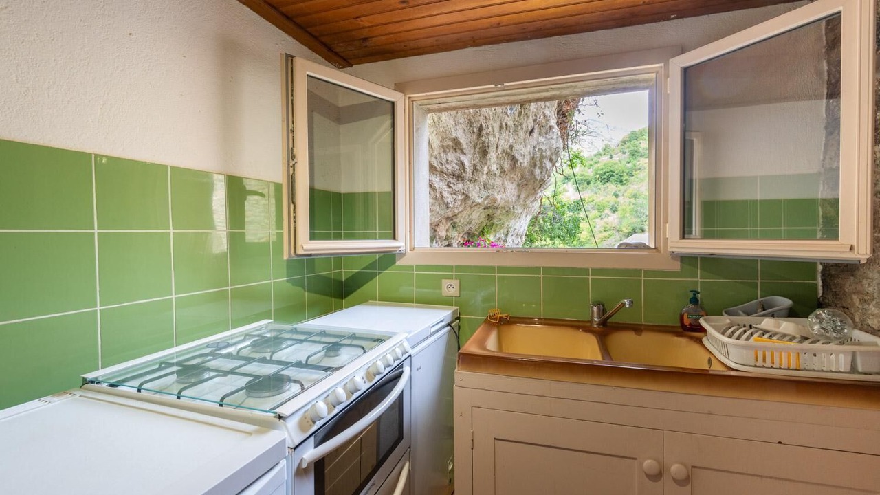 Photo of Kitchen in Saint-Chely-du-Tarn