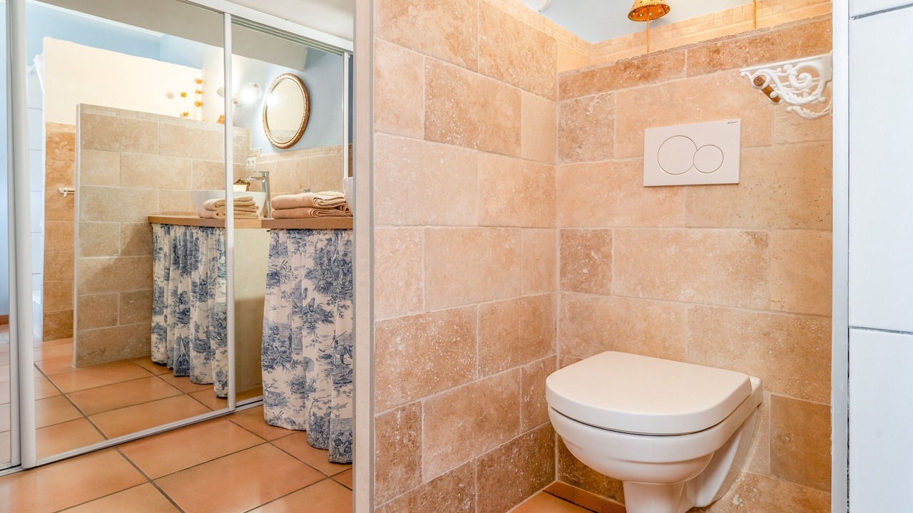 Photo of Bathroom in Lagarde Pareol