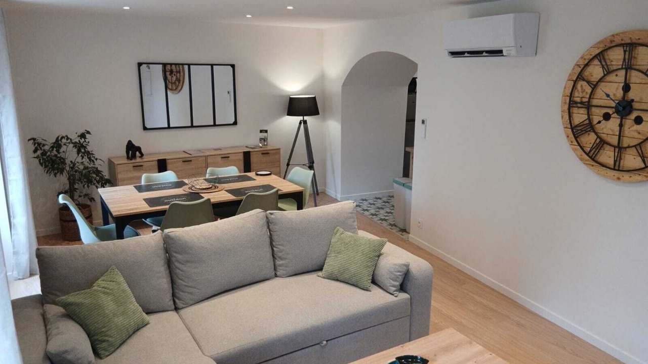 Photo of Livingroom in Saint-Georges-de-Luzencon
