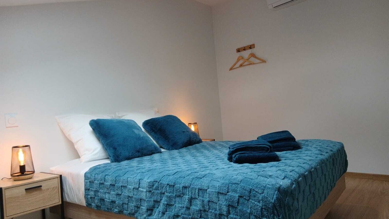 Photo of Bedroom in Saint-Georges-de-Luzencon