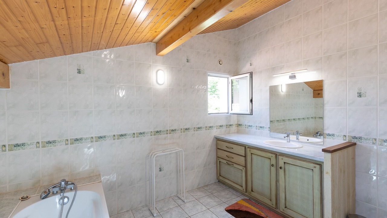 Photo of Bathroom in Ascarat