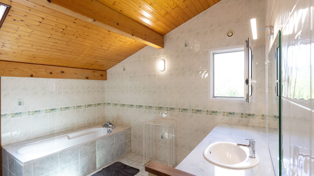 Photo of Bathroom in Ascarat