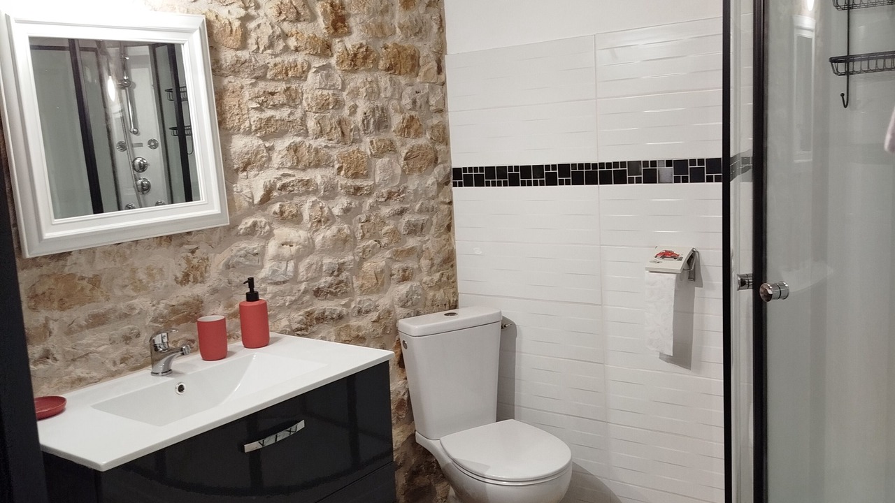 Photo of Bathroom in Vayrac