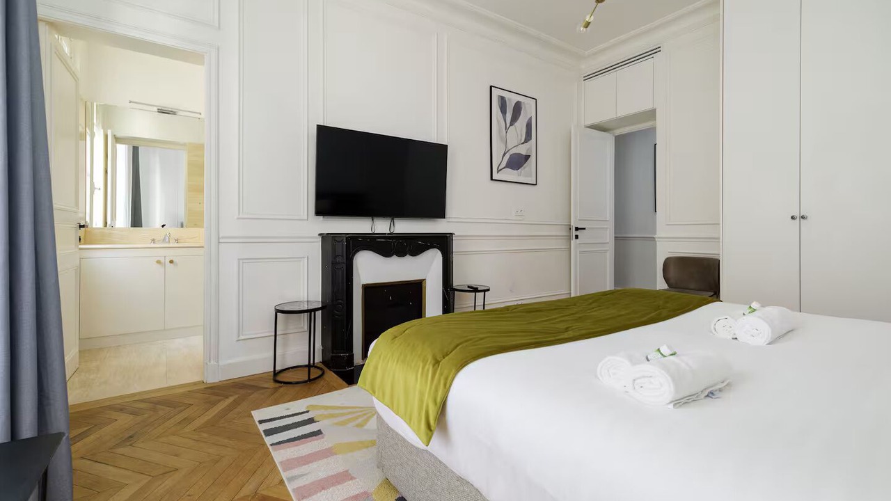Photo of Bedroom in Champs-Elysees