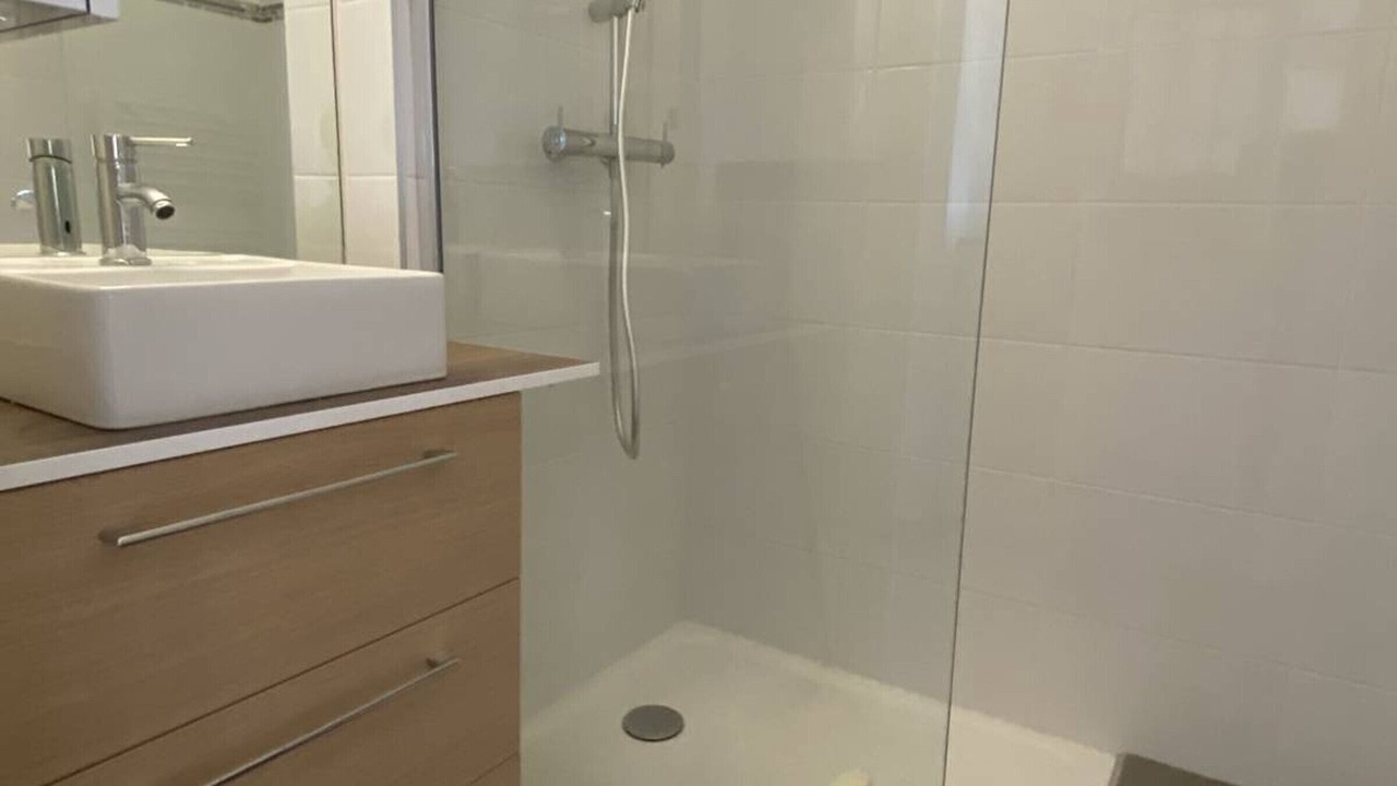 Photo of Bathroom in Le Port