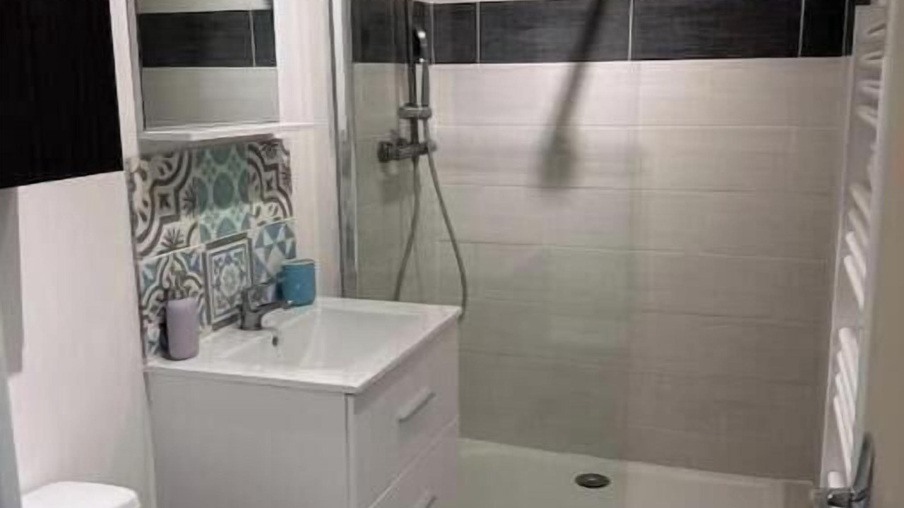 Photo of Bathroom in Antigone