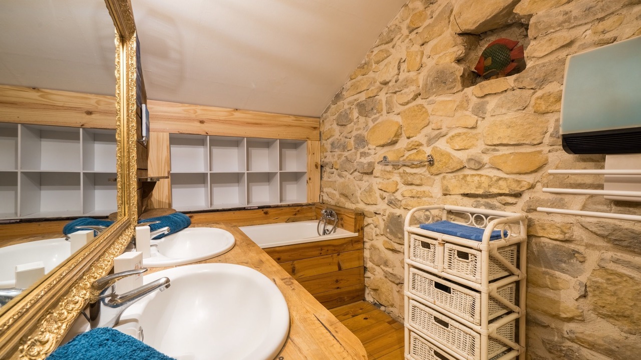 Photo of Bathroom in Saint-Alban-sous-Sampzon