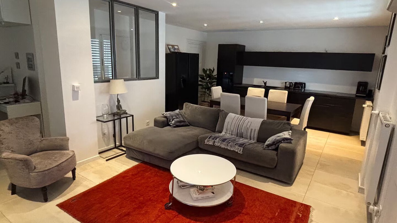 Photo of Livingroom in Yves Farge - Le Fleuve