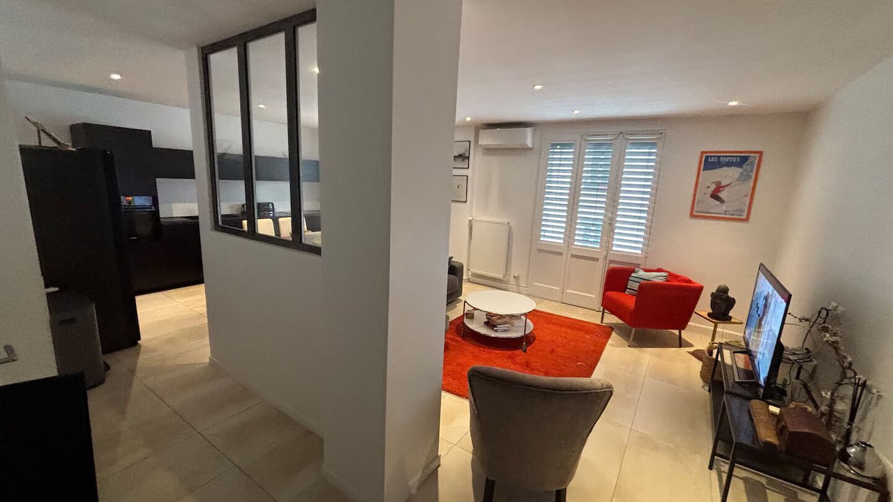Photo of Livingroom in Yves Farge - Le Fleuve