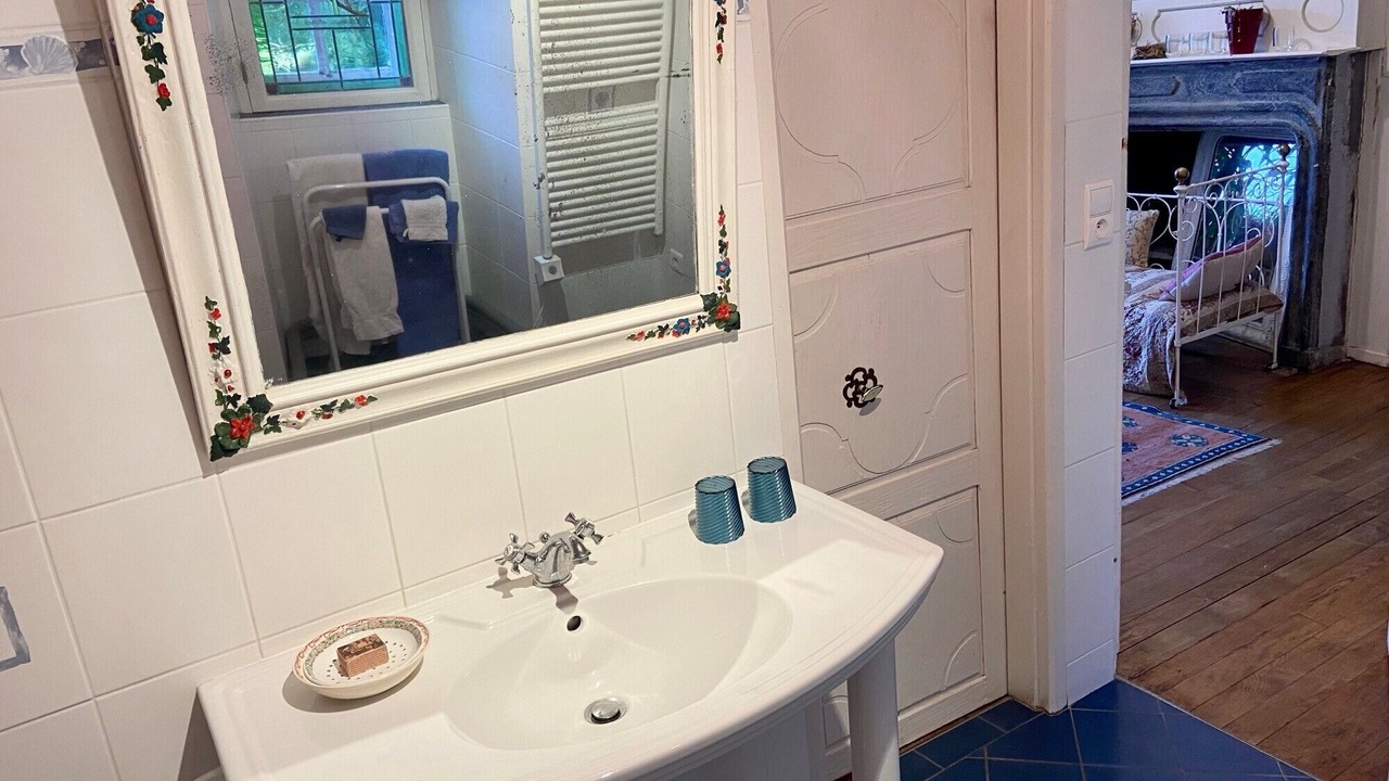 Photo of Bathroom in Saint-Martin-sous-Vigouroux