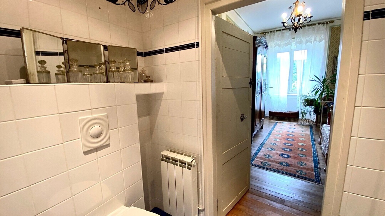 Photo of Bathroom in Saint-Martin-sous-Vigouroux
