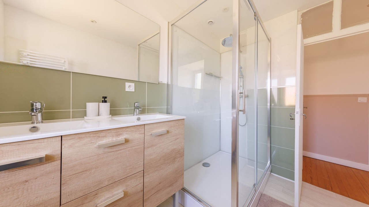 Photo of Bathroom in Neussargues-Moissac