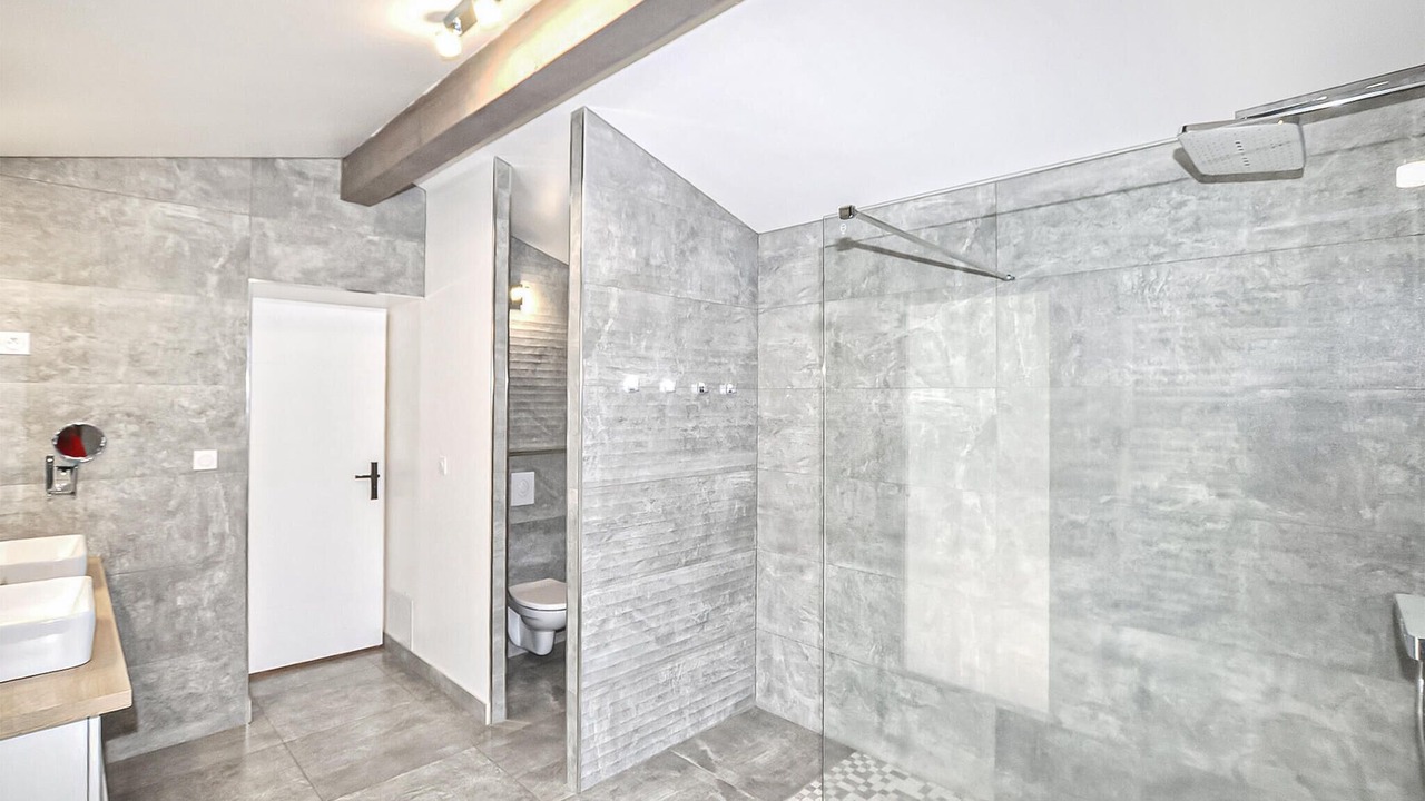 Photo of Bathroom in Saint-Genis