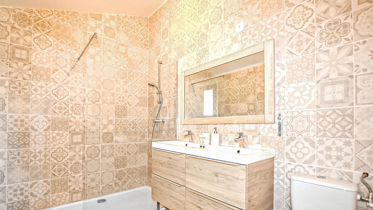 Photo of Bathroom in Saint-Genis