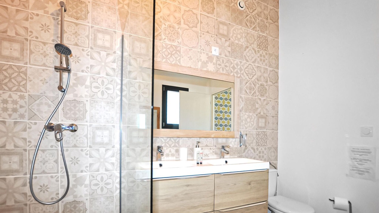 Photo of Bathroom in Saint-Genis