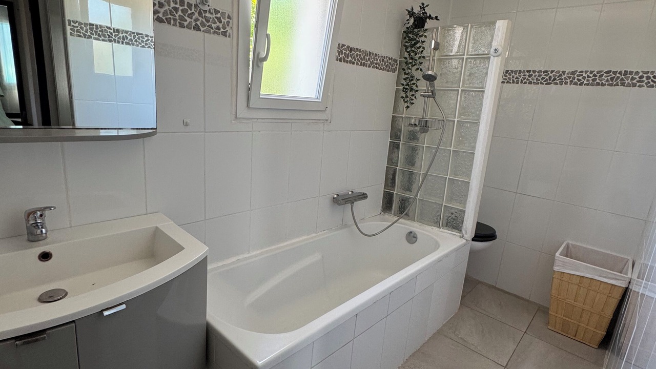 Photo of Bathroom in Octon