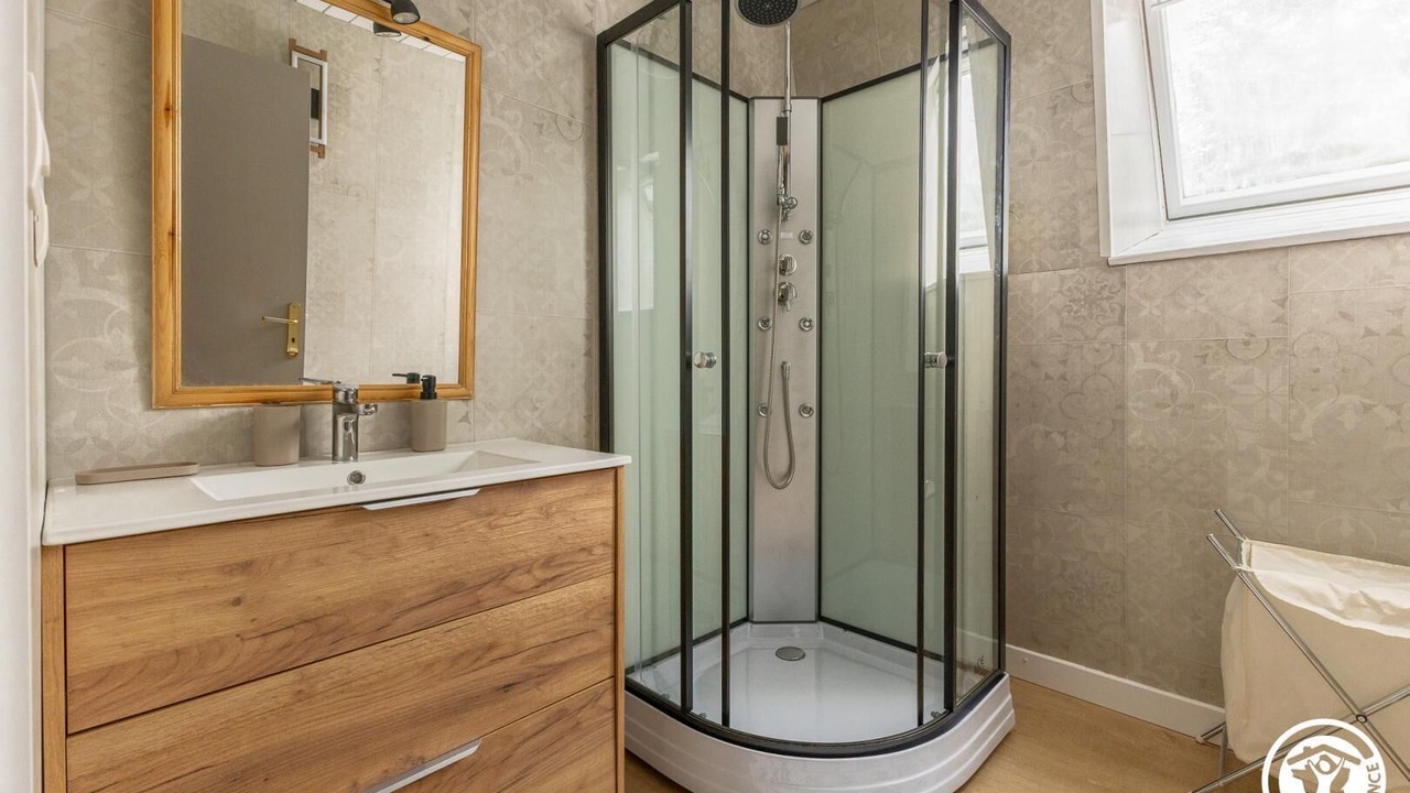 Photo of Bathroom in Larodde