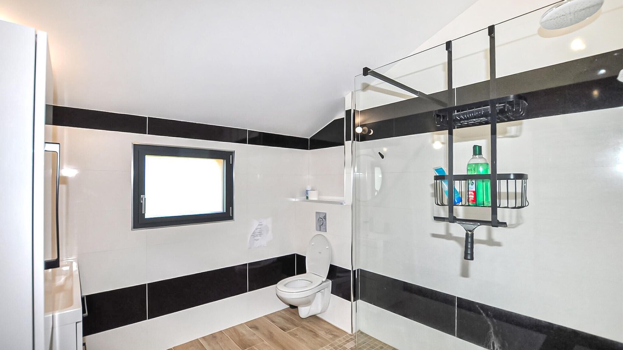 Photo of Bathroom in Saint-Genis